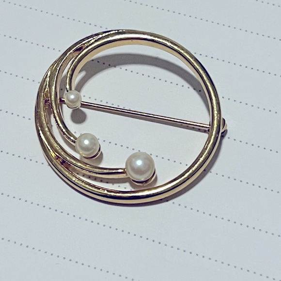 Monet Gold Brooch with Faux Pearls - Picture 1 of 2